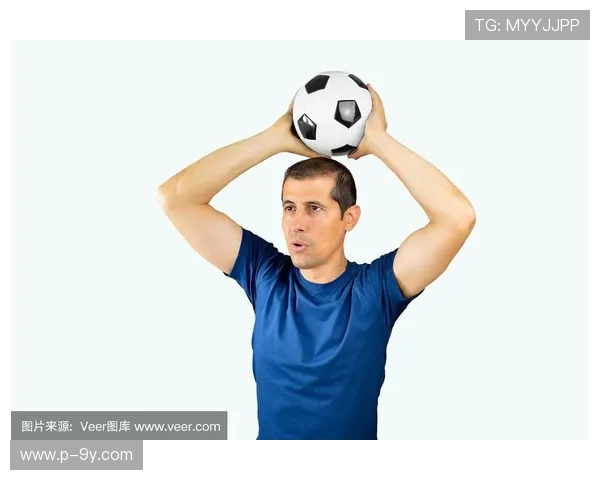 探讨足球比赛中界外球抛掷时能否助跑及其相关规则与技术细节解析