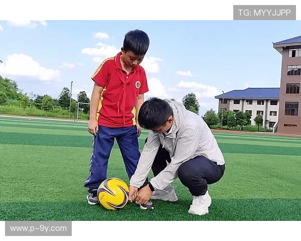 足球课堂全面提升学生团队协作与竞技意识的创新教学实践